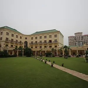 Dlf Club 4 **** Gurgaon
